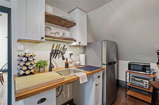 31 Gilmore Street, Providence, RI 02907