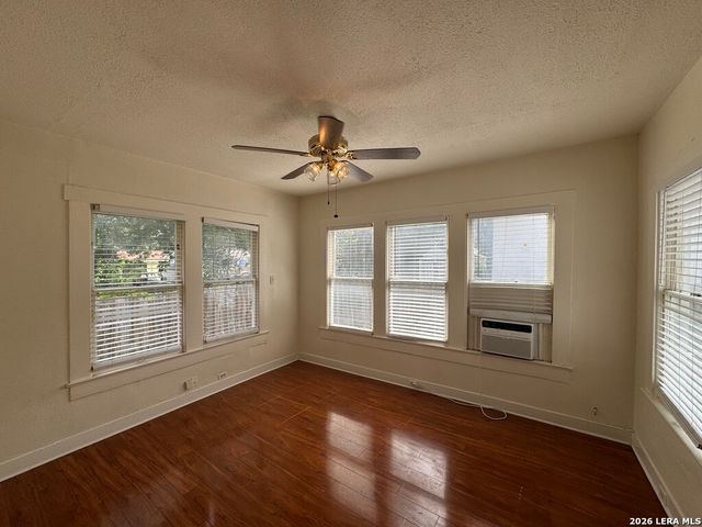 1813 MCKINLEY AVE, San Antonio, TX 78210