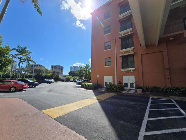 1640 Presidential Way 403, West Palm Beach, FL 33401