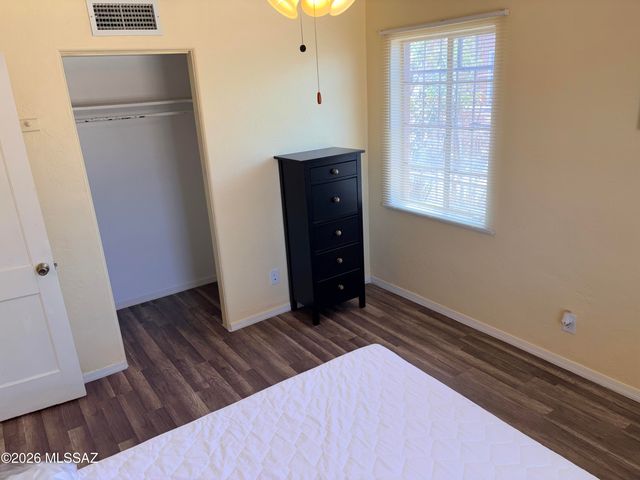 945 E Prince Road, Tucson, AZ 85719