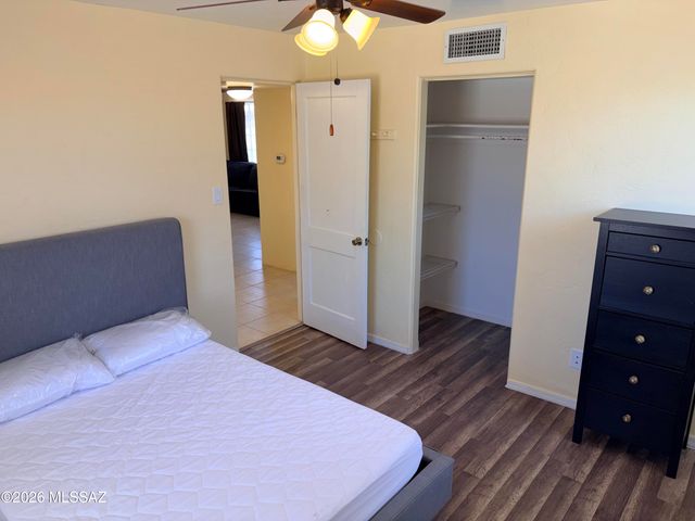 945 E Prince Road, Tucson, AZ 85719