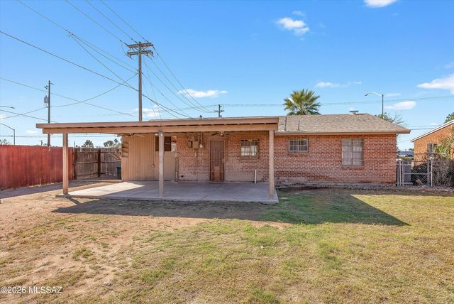 945 E Prince Road, Tucson, AZ 85719