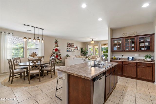 1997 E FLINTLOCK Drive, Gilbert, AZ 85298