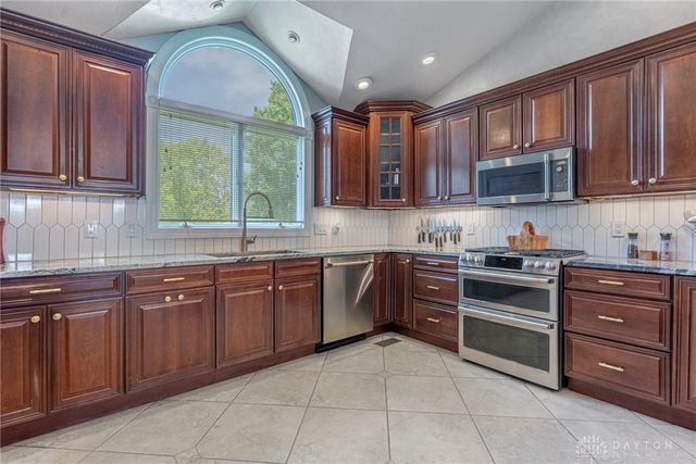 9542 Paragon Mills Lane, Washington Twp, OH 45458
