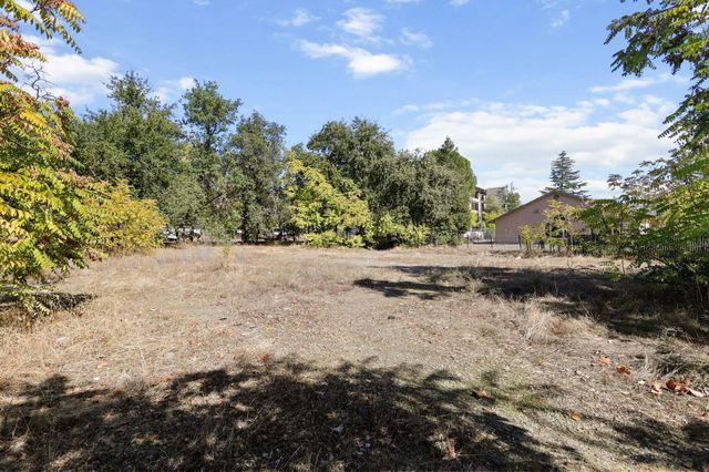 350 Park Marina Circle, Redding, CA 96001