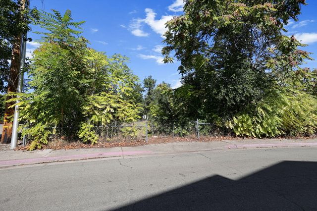 350 Park Marina Circle, Redding, CA 96001