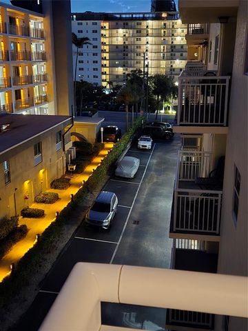 1161 Hillsboro Mile 506, Hillsboro Beach, FL 33062