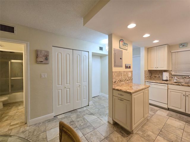 1161 Hillsboro Mile 506, Hillsboro Beach, FL 33062