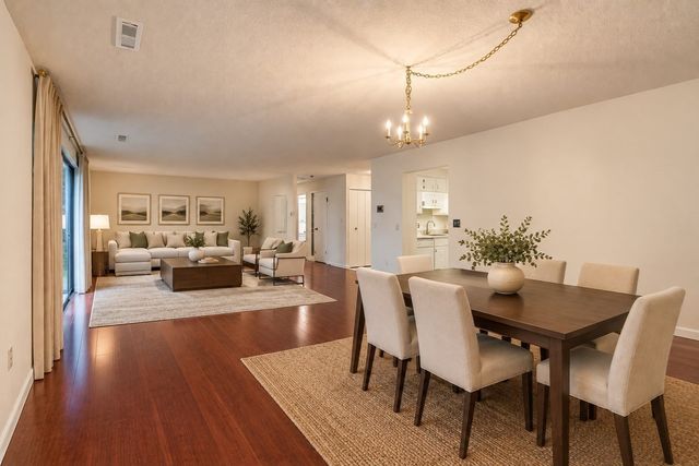 1008 Paradise Road 2J, Swampscott, MA 01907
