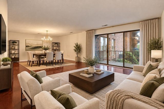 1008 Paradise Road 2J, Swampscott, MA 01907