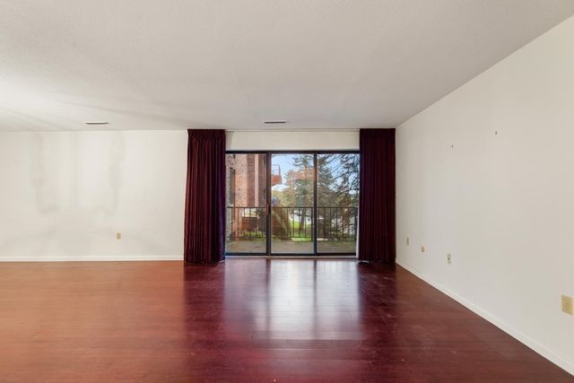 1008 Paradise Road 2J, Swampscott, MA 01907