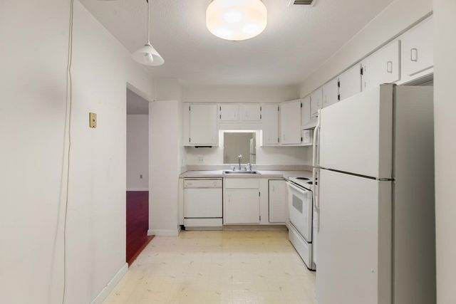 1008 Paradise Road 2J, Swampscott, MA 01907