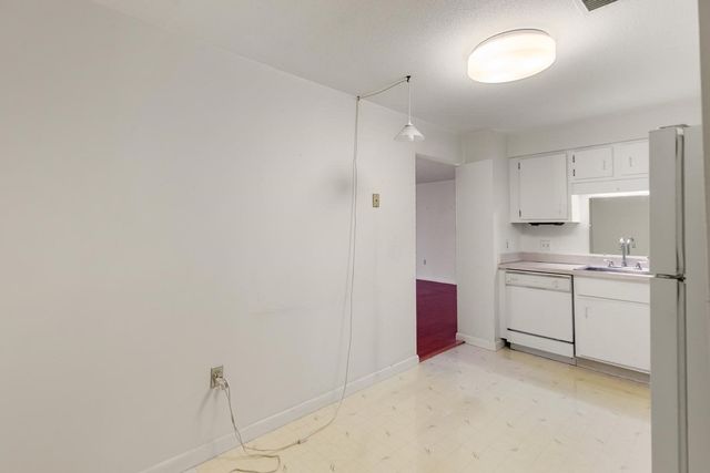 1008 Paradise Road 2J, Swampscott, MA 01907