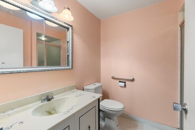 1008 Paradise Road 2J, Swampscott, MA 01907