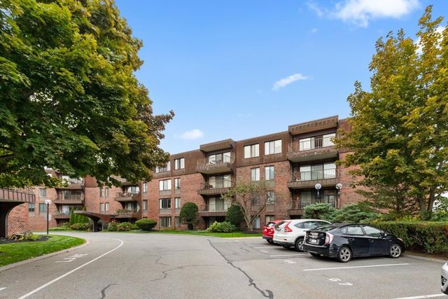1008 Paradise Road 2J, Swampscott, MA 01907
