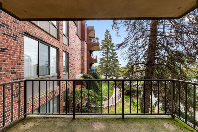 1008 Paradise Road 2J, Swampscott, MA 01907