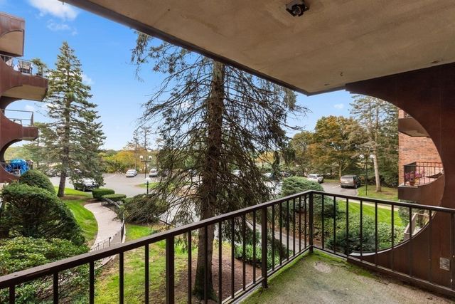 1008 Paradise Road 2J, Swampscott, MA 01907