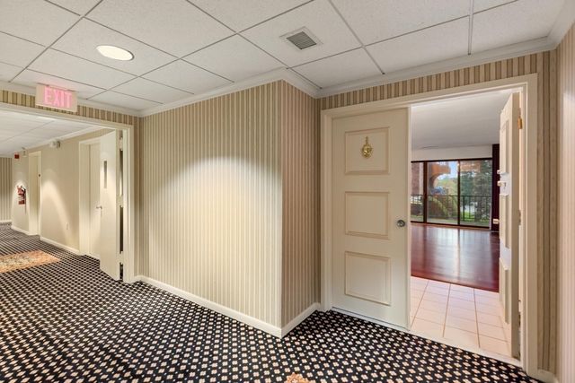 1008 Paradise Road 2J, Swampscott, MA 01907