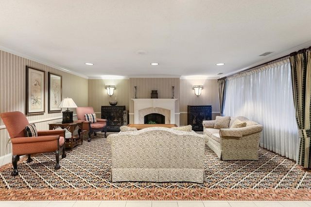 1008 Paradise Road 2J, Swampscott, MA 01907
