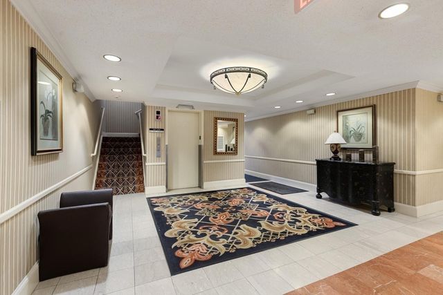 1008 Paradise Road 2J, Swampscott, MA 01907