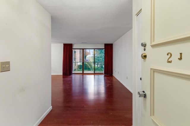 1008 Paradise Road 2J, Swampscott, MA 01907