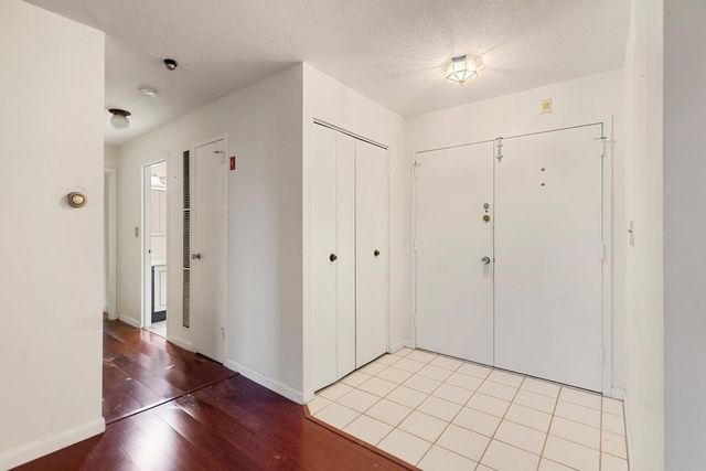 1008 Paradise Road 2J, Swampscott, MA 01907