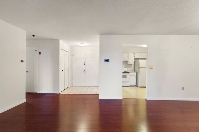 1008 Paradise Road 2J, Swampscott, MA 01907
