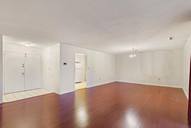 1008 Paradise Road 2J, Swampscott, MA 01907