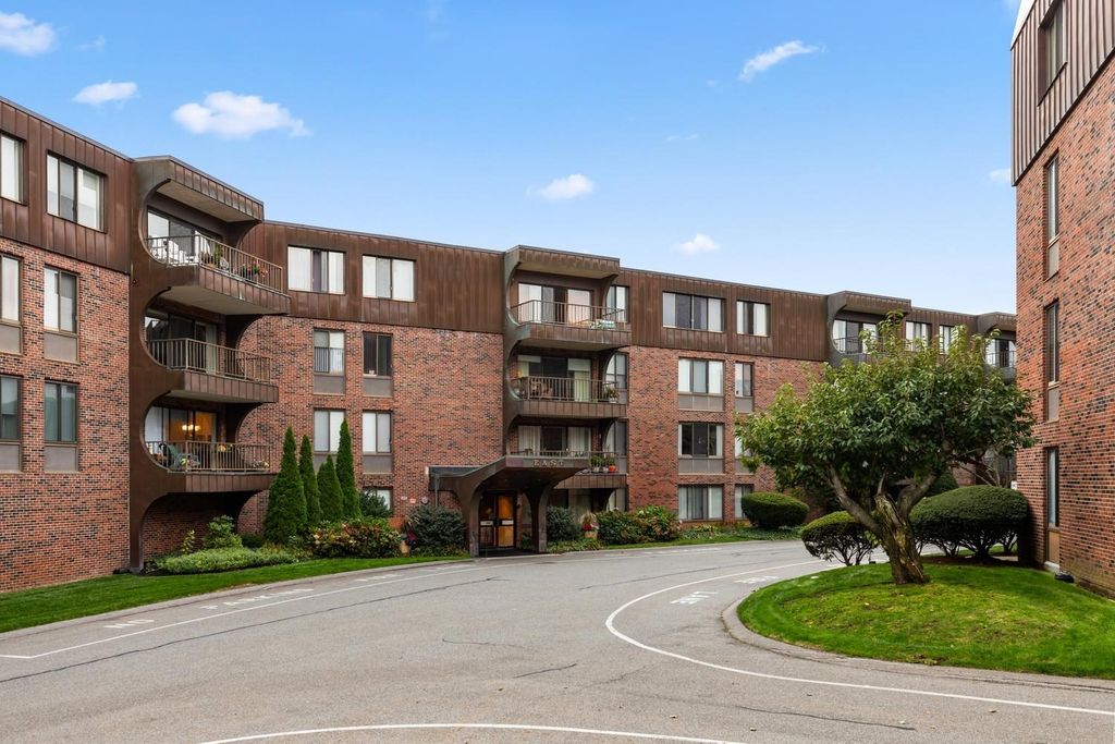 1008 Paradise Road 2J, Swampscott, MA 01907