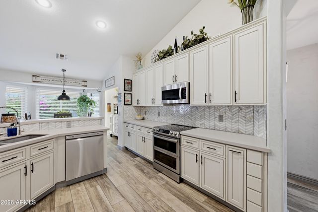 1091 S CROSSROADS Drive, Gilbert, AZ 85296