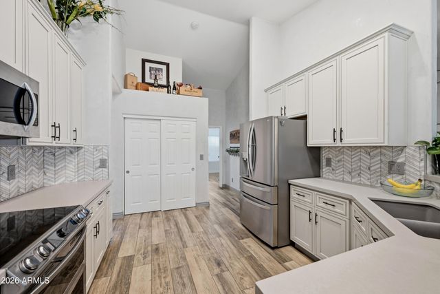 1091 S CROSSROADS Drive, Gilbert, AZ 85296