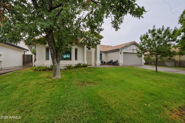 1091 S CROSSROADS Drive, Gilbert, AZ 85296