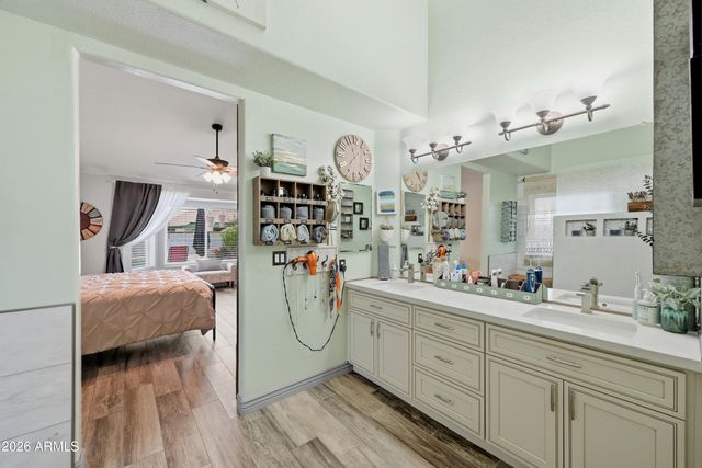 1091 S CROSSROADS Drive, Gilbert, AZ 85296