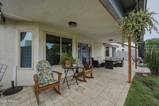 1091 S CROSSROADS Drive, Gilbert, AZ 85296