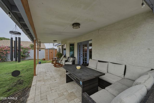 1091 S CROSSROADS Drive, Gilbert, AZ 85296