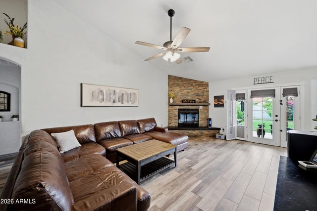 1091 S CROSSROADS Drive, Gilbert, AZ 85296