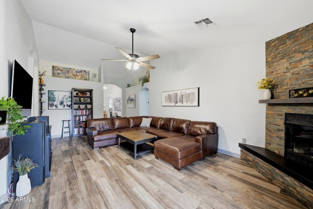1091 S CROSSROADS Drive, Gilbert, AZ 85296