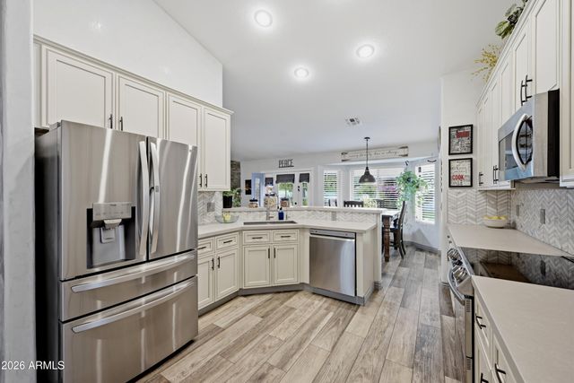 1091 S CROSSROADS Drive, Gilbert, AZ 85296