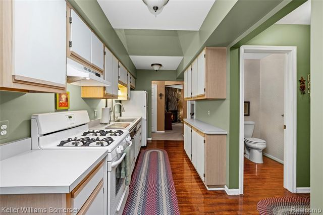 16999 Barbarosa Lane, Clinton Township, MI 48038