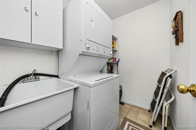 16999 Barbarosa Lane, Clinton Township, MI 48038