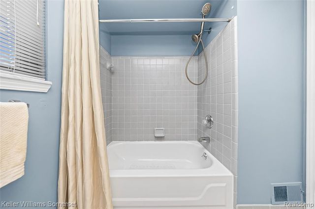 16999 Barbarosa Lane, Clinton Township, MI 48038