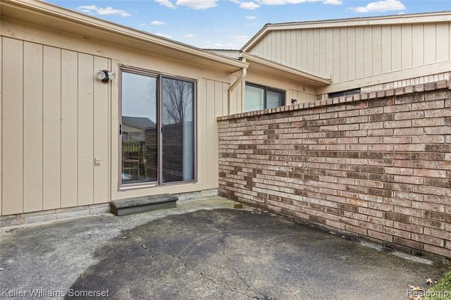 16999 Barbarosa Lane, Clinton Township, MI 48038