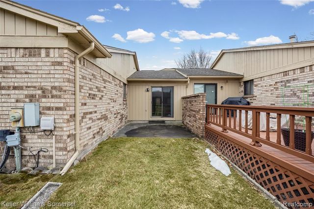 16999 Barbarosa Lane, Clinton Township, MI 48038