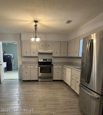 1416 E Village Parkway, Gautier, MS 39553