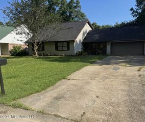 1416 E Village Parkway, Gautier, MS 39553