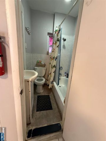 21 Summer Street, Lodi, NJ 07644