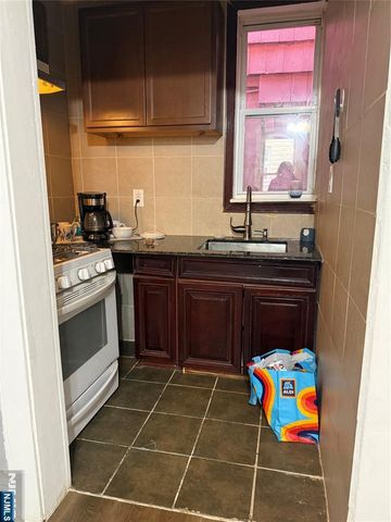 21 Summer Street, Lodi, NJ 07644