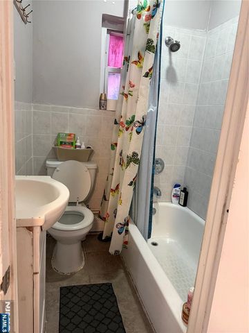 21 Summer Street, Lodi, NJ 07644