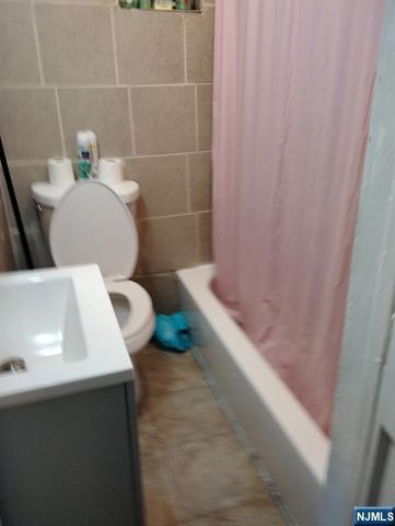 21 Summer Street, Lodi, NJ 07644