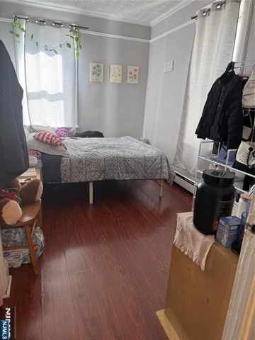 21 Summer Street, Lodi, NJ 07644